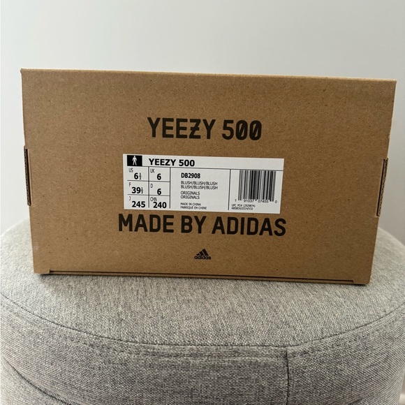 Adidas Yeezy 500 Blush - Picture 3 of 5